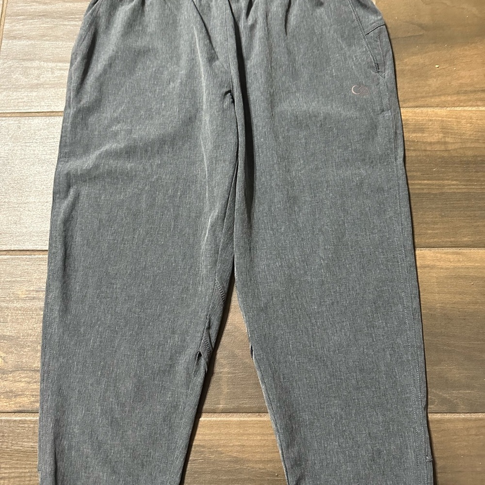 CALIA by Carrie Underwood Gray Capris